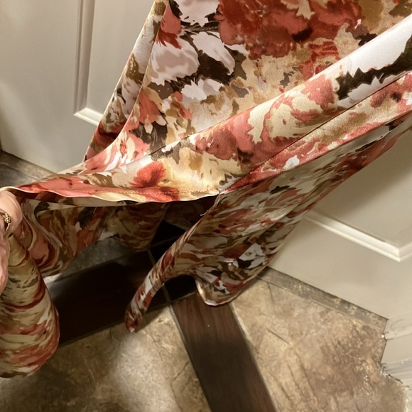 EUC UTNISA Size M Satin Slip Dress, Spaghetti Straps Lingerie Adjustment Pretty - Picture 7 of 7